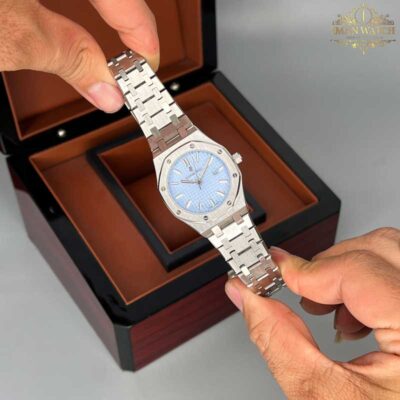 ساعت زنانه اودمار پیگه نقره ای صفحه آبی Audemars piguet 2026