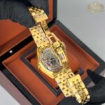 ساعت مچی زنانه ورساچه طلایی صفحه مشکی Versace 6459