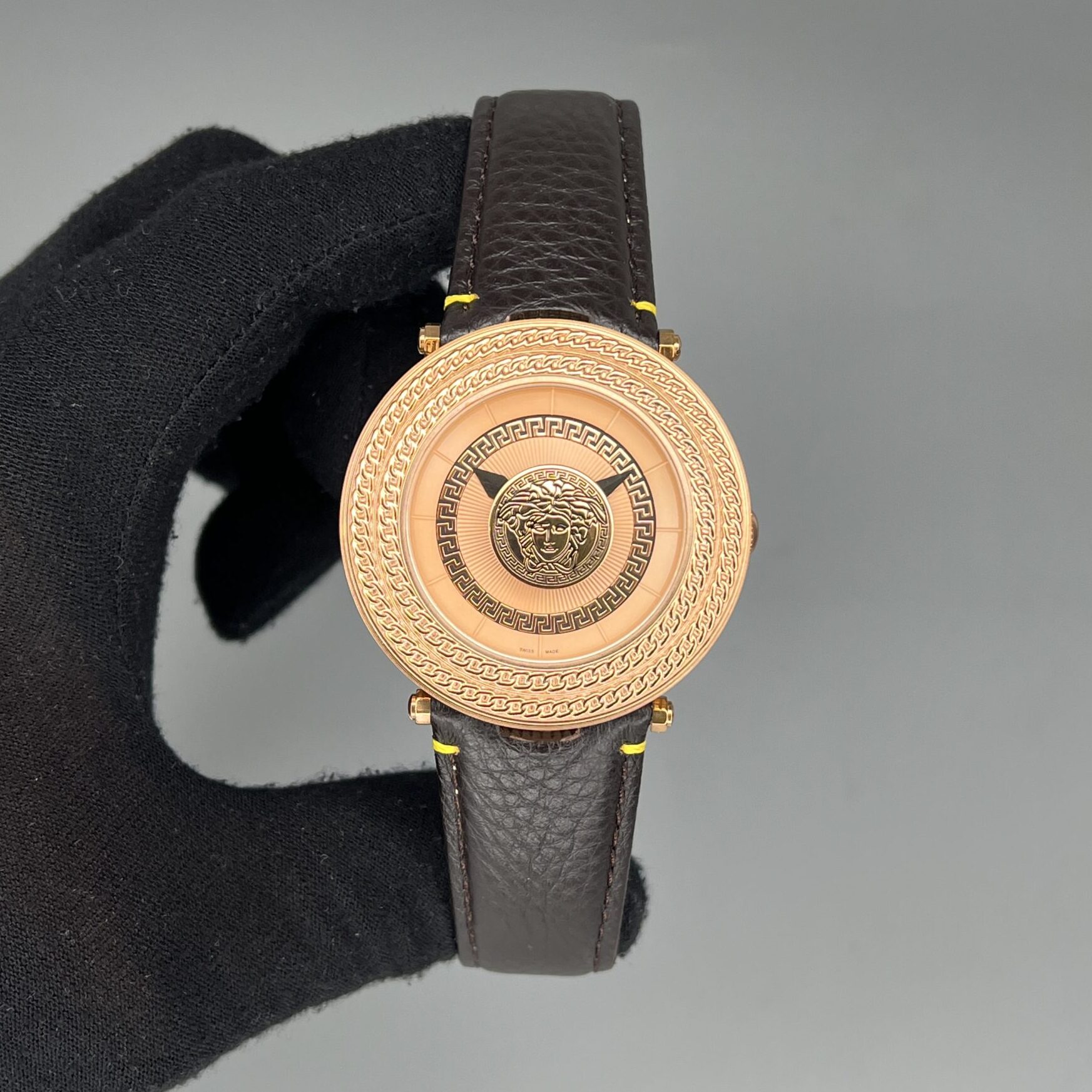 IMG_9670 ساعت مچی مردانه ورساچه Versace V2025 - تصویر 1