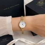 ساعت مچی زنانه دنیل ولینگتون طلایی صفحه سفید 2662 Daniel Wellington